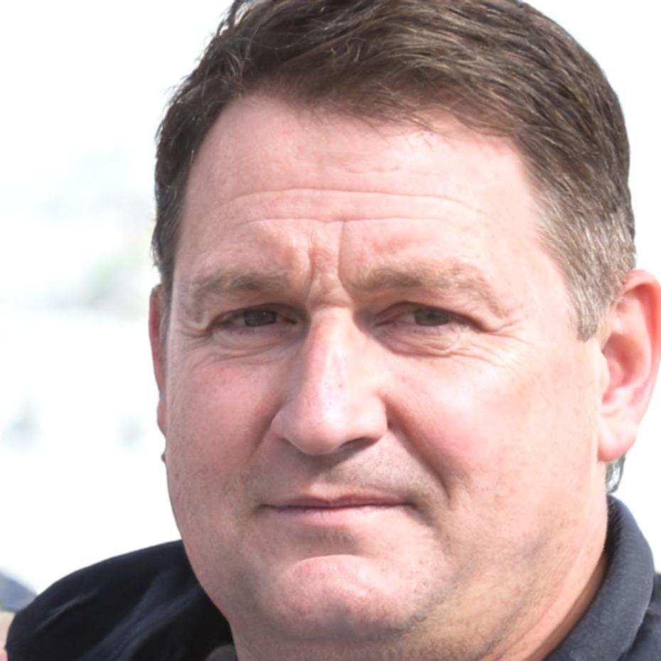 Портрет Данила Мурзина, ведущего специалиста по кризисной психологии